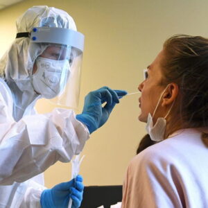 Як захиститися від коронавірусу та зупинити його поширення